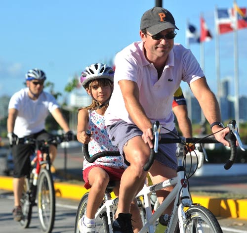 <p></p><p></p><p>Los niños y sus padres pedalearon por más seguridad.</p>