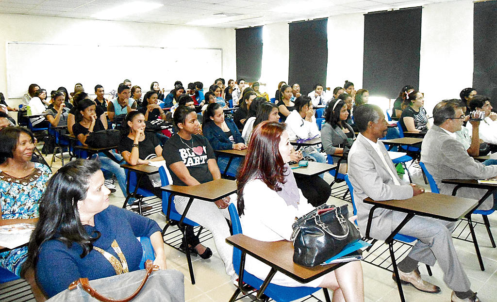 Asistentes. Jóvenes y adultos conformaron la audiencia.()