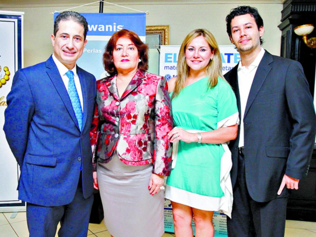3. Luis Alberto Alvarado, Iris Rodríguez, Ángela Grandez y Jonathan Afre.