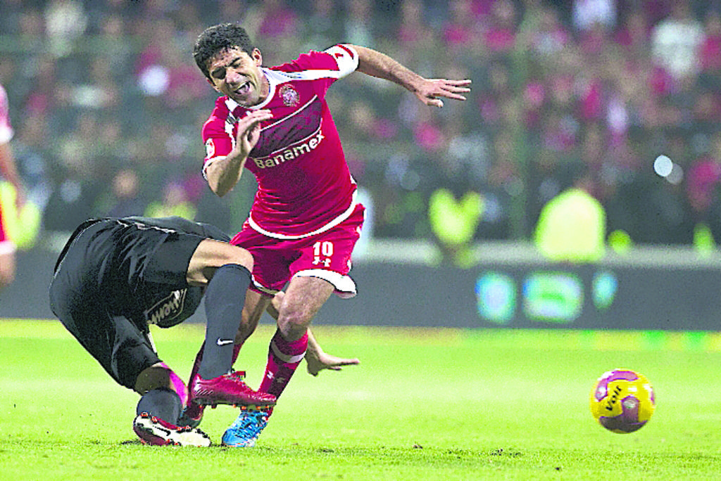 Intermitente. Sinha (rojo) no fue constante en su juego.(AP)
