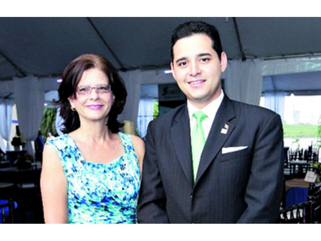 8. Julieta Arango y Adolfo Paredes.