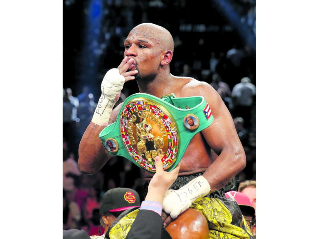 Floyd Mayweather Jr. junto a su padre.(AP)