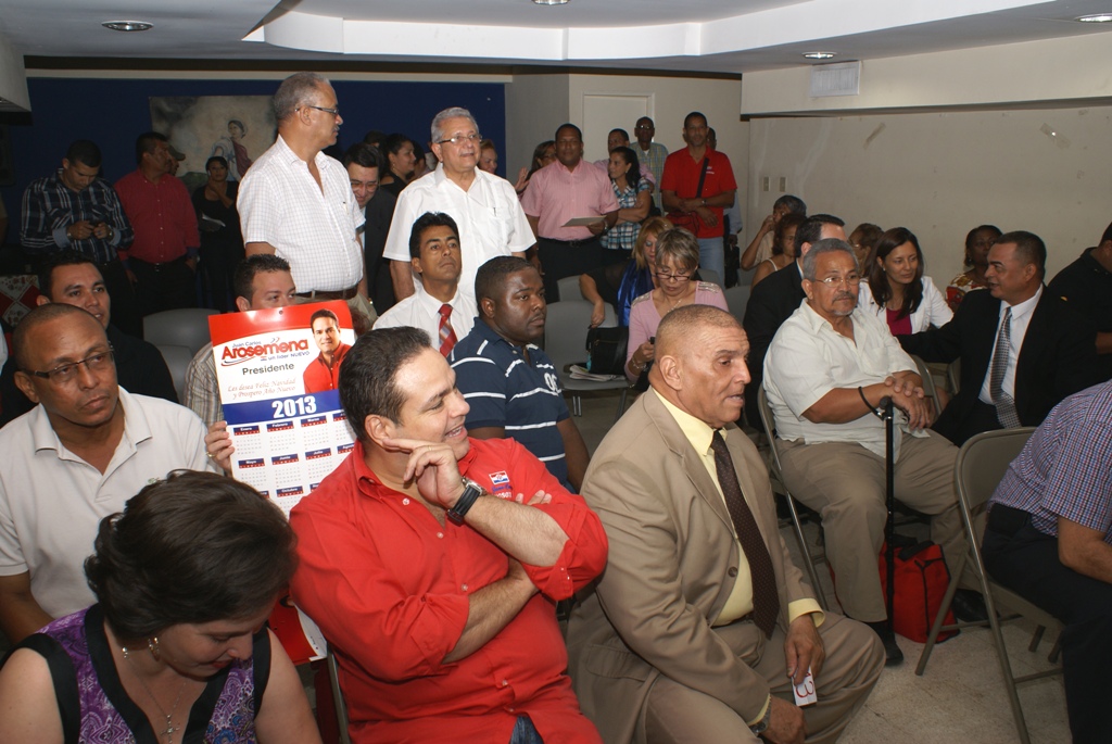 Los distintos precandidatos presidenciales durante el sorteo de los números. Foto/Cortesía PRD<br>