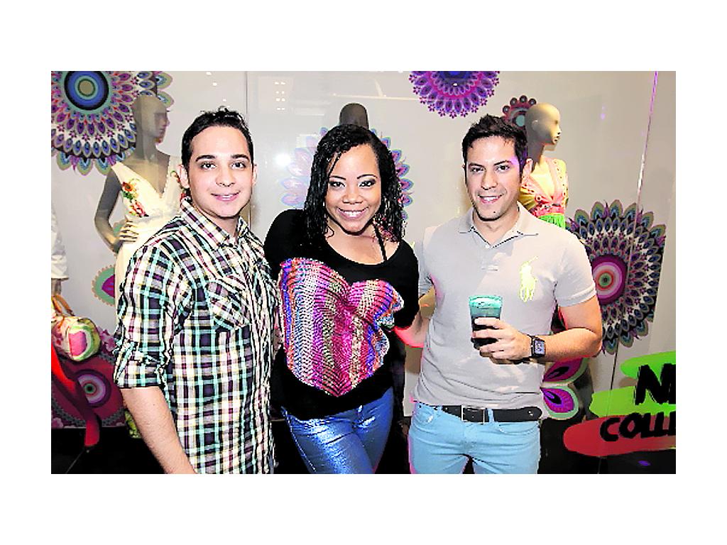 4. Jonathan González, Stella Montenegro y Juan Luis Sánchez.()