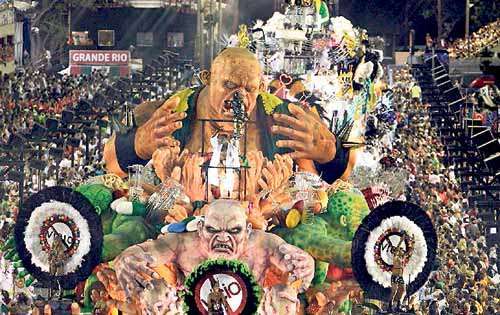<p>Carroza. La escuela de samba Grande Río, desfila en el ultimo día de los desfiles. </p>