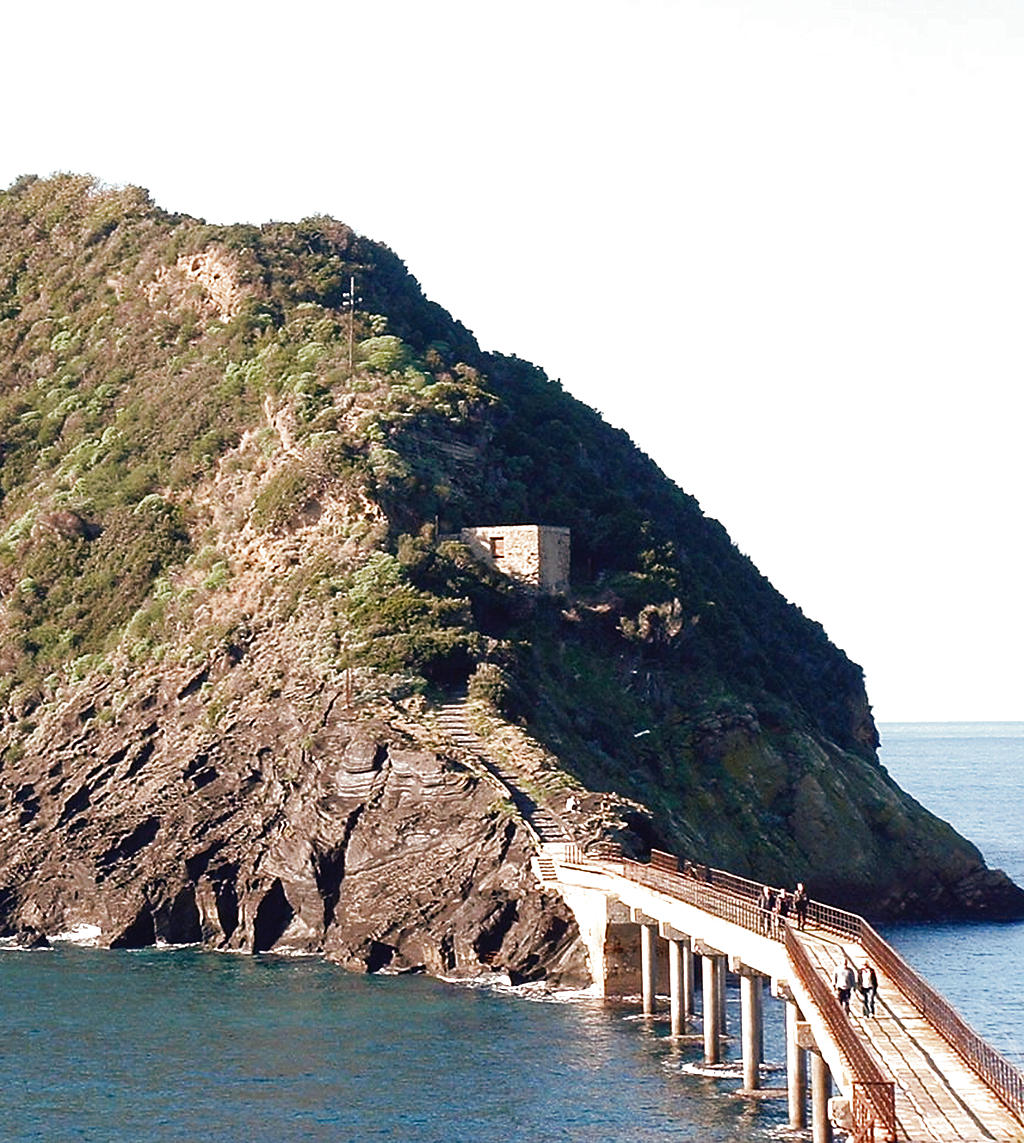 Vivara. Es otra isla unida a Procida y es una reserva natural.()