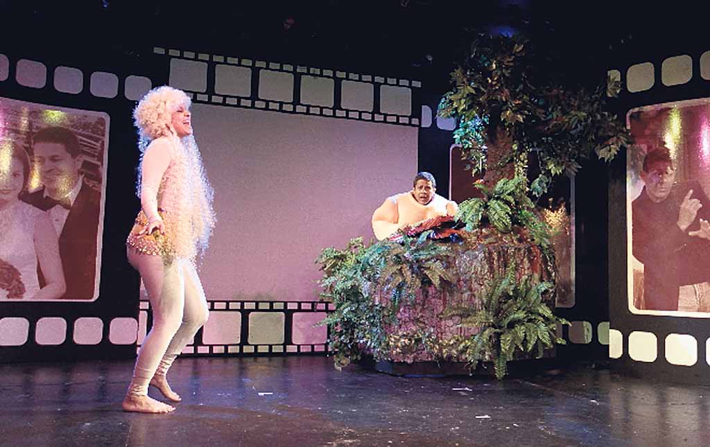 <p>Escena. La mordida de la fruta prohibida.</p>