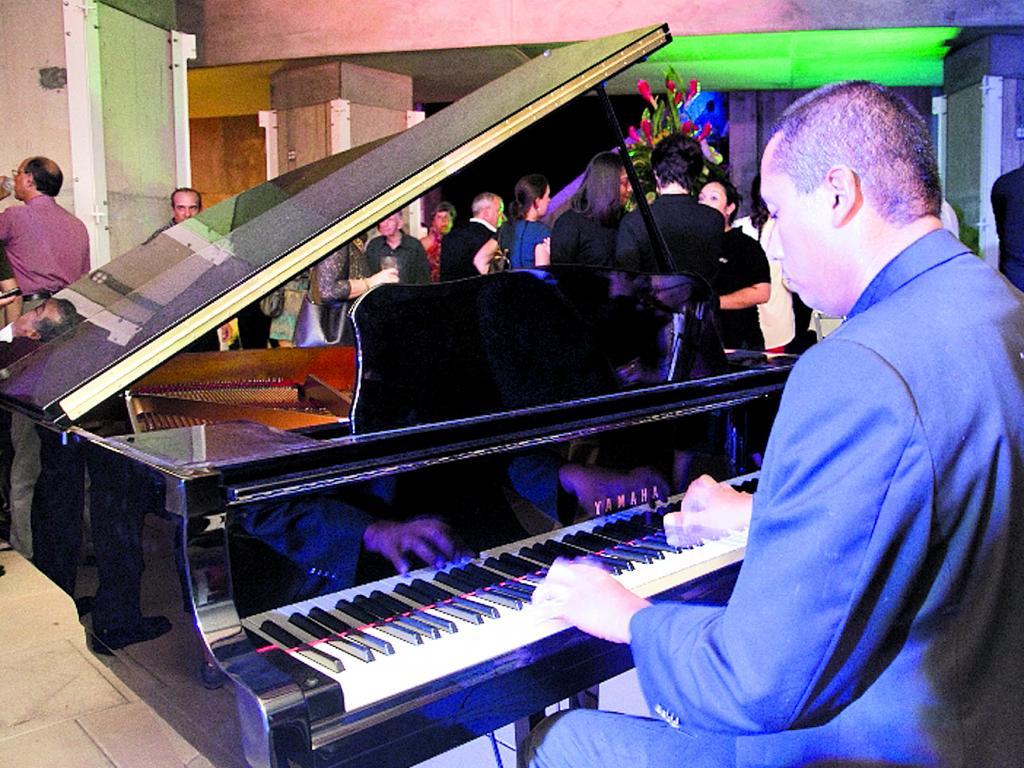 Interpretaciones musicales alegraban el ambiente de las galerías.(Cortesía)