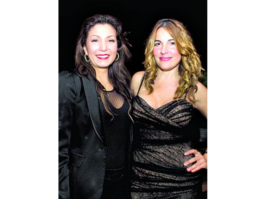 6. Delia Ortega y Carmen Marin.