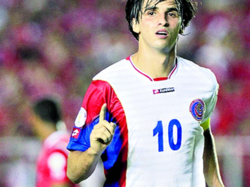 La Roja había jugado un buen partido en el debut de esta Hexagonal ante Costa Rica, al que vencía 2-1 en el segundo tiempo. Pero al minuto 84, Bryan Ruiz lo puso tablas con un gol de chilena.(Archivo)
