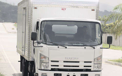 <p>Motor: 4HG1</p>