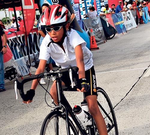<p>Competencia. ¡Ya estoy llegando, esta carrera la gano yo!</p>