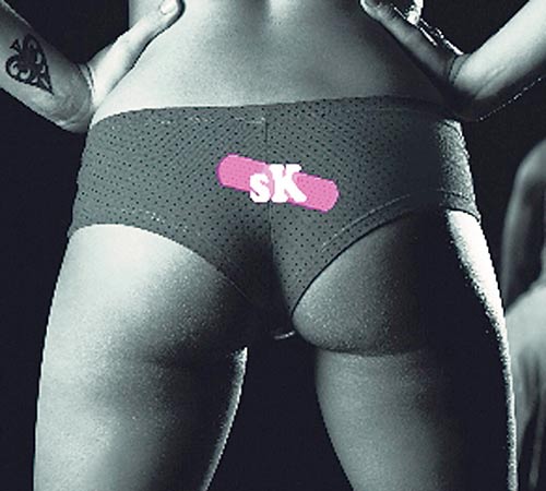 <p>El disco de SK se distribuye de forma física y digital en España por medio de la disquera MyCD, mycd.com/skpty/</p>