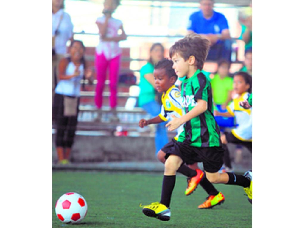 La Academia Once juega con la táctica de posesión del balón.(Alberto Ortega)