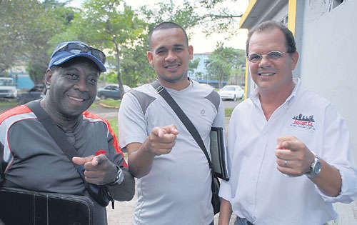 <p>Entrenadores. Miguel Mansilla (izq.), Mario Méndez y Manuel Arias.</p>