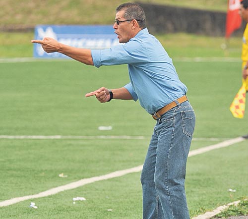 <p>Listo. Carlos Pérez, listo para dirigir al Árabe Unido.</p>