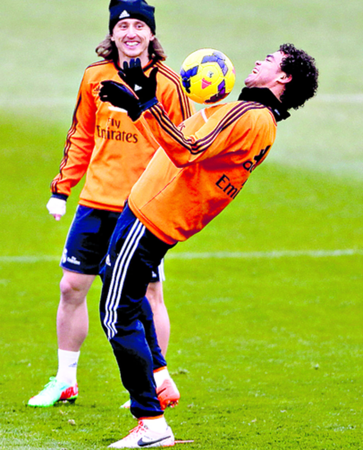 Pepe y el croata Luka Modric (izq.), durante los entrenamientos. (EFE)