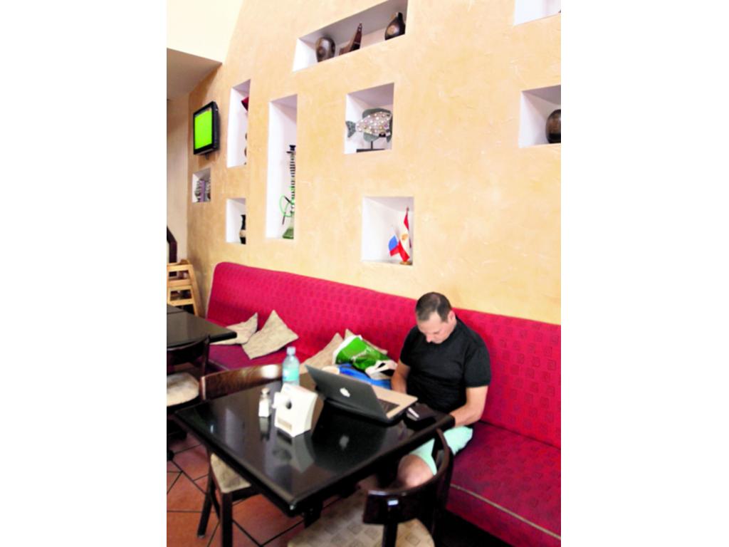 El puerto cuenta con Wi-Fi gratuito en todos sus establecimientos.(Carlos Lemos)