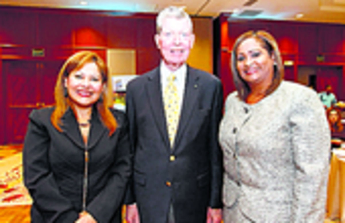 4. Seegry de Glasscock, Paul Smith y Katia Alvarado.