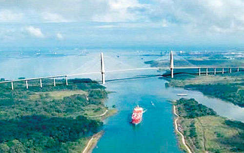 <p>Maqueta. Diseño del puente en el área atlántica.</p>