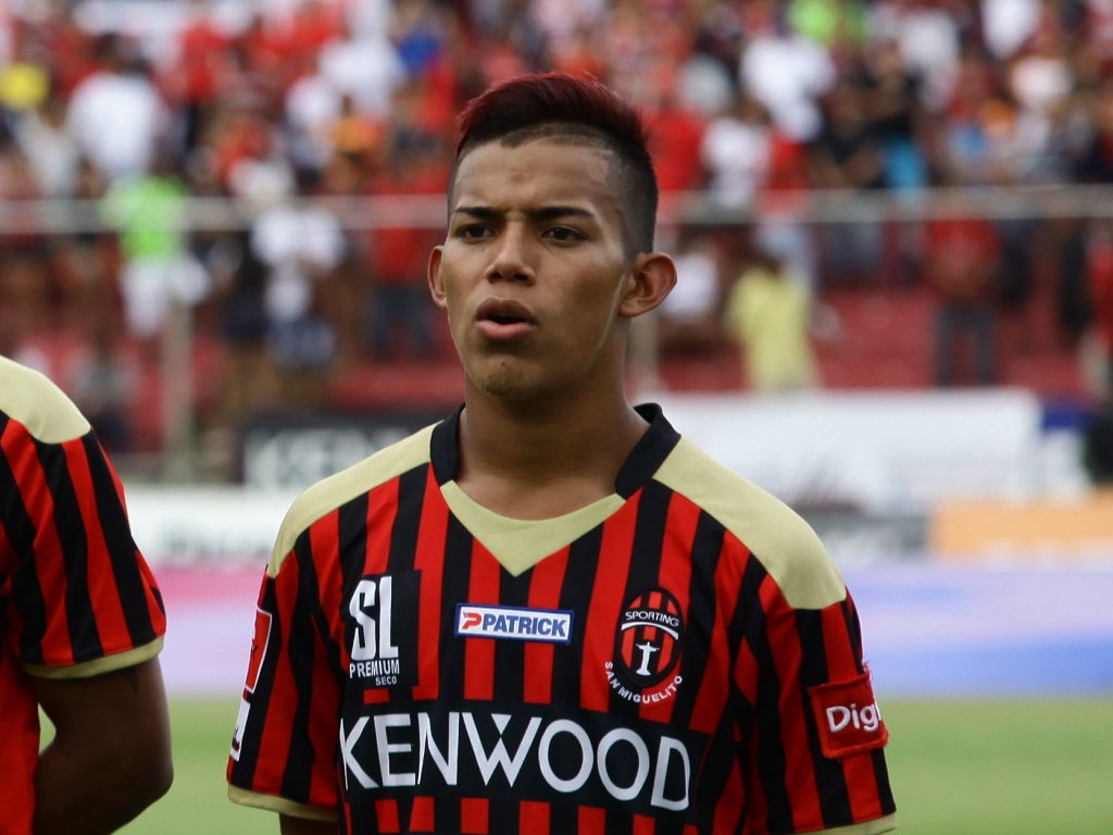 El presidente de la Academia de Fútbol Sporting San Miguelito, informó a través de la cuenta de twitter del club que el jugador Darwinj Pinzón está afuera del país y que tienes varias opciones de jugar en el extranjero.