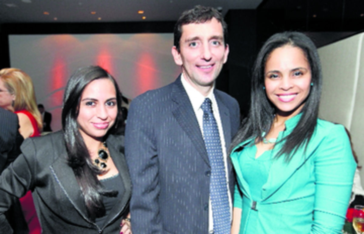 4. Lurys Rodríguez, Ricardo Grisolia y Mayuli Pinilla.