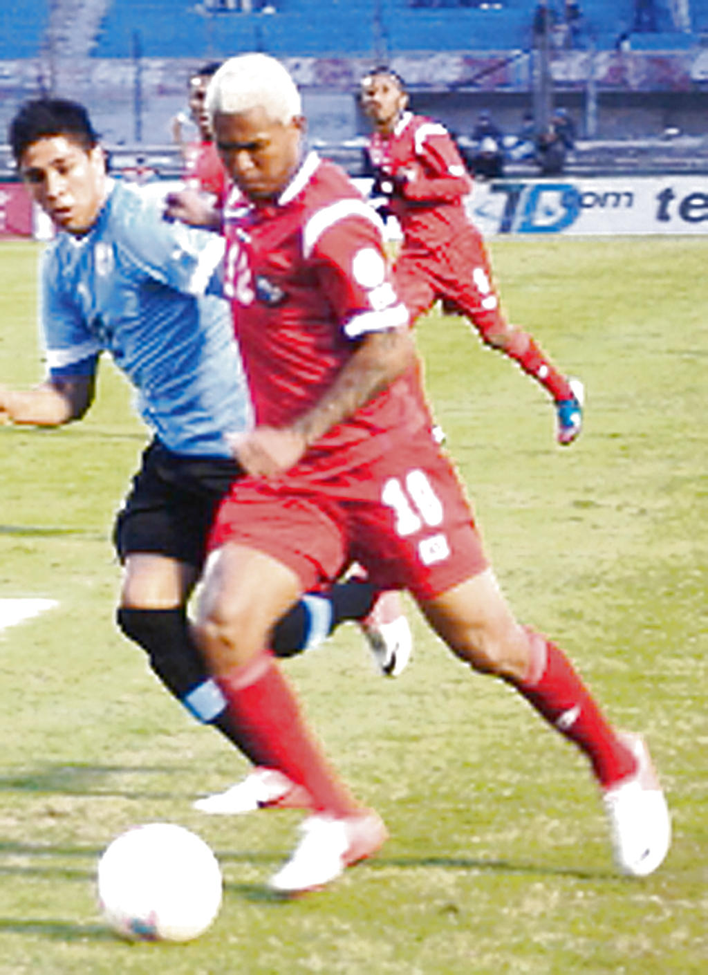 Nelson Russo Barahona fue atrevido. Manejó los hilos del partido por Panamá y fue inquietante para la defensa del equipo uruguayo.()