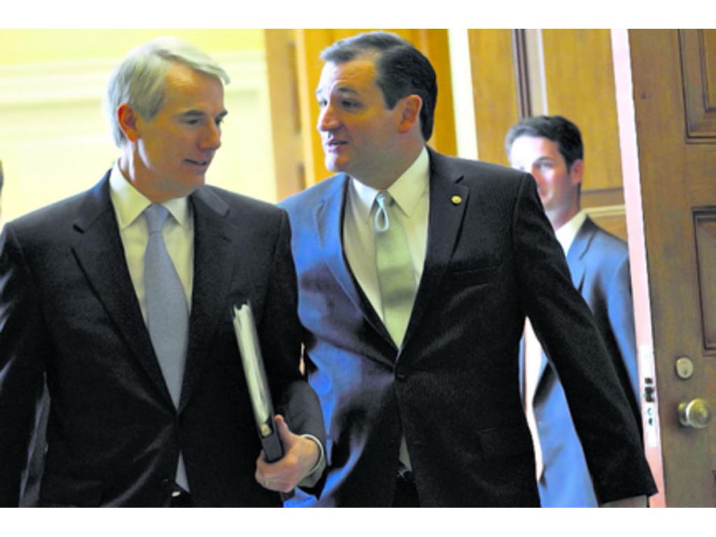 Rob Portman y Ted Cruz cambian impresiones y estrategias.(AP)