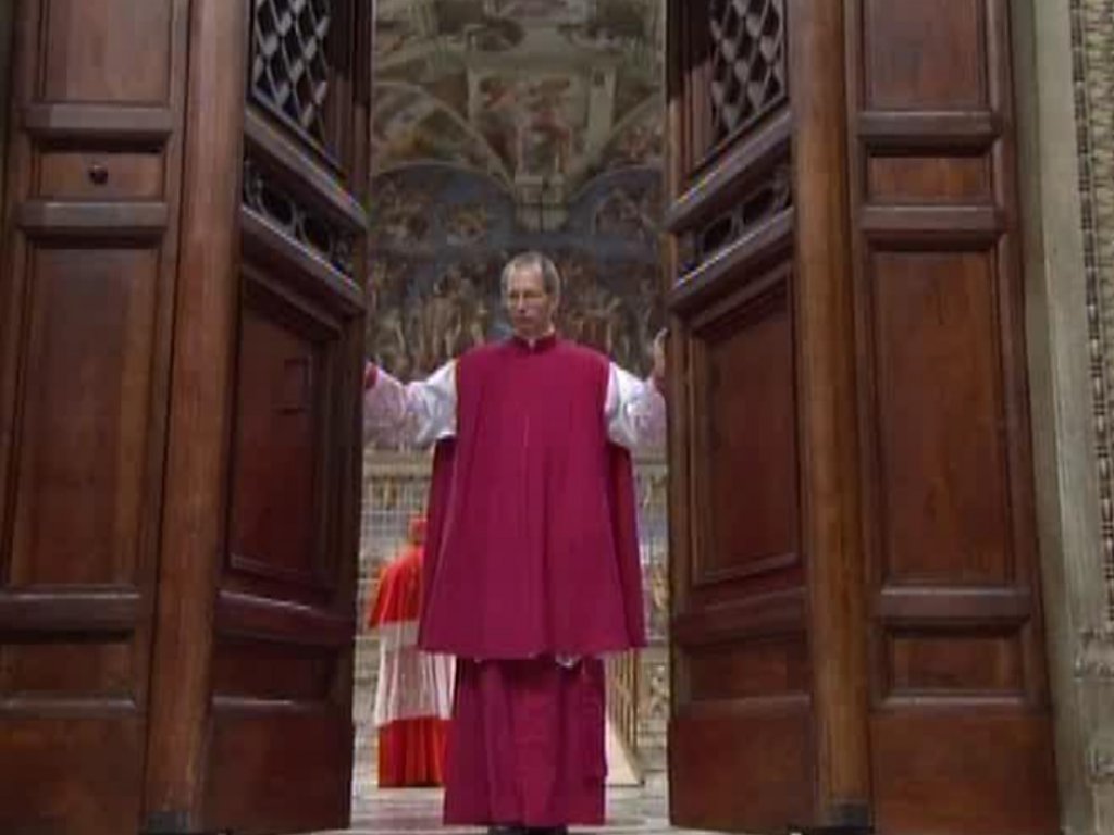 Momentos en que cierran las puertas de la Capilla Sixtina. AP<br>