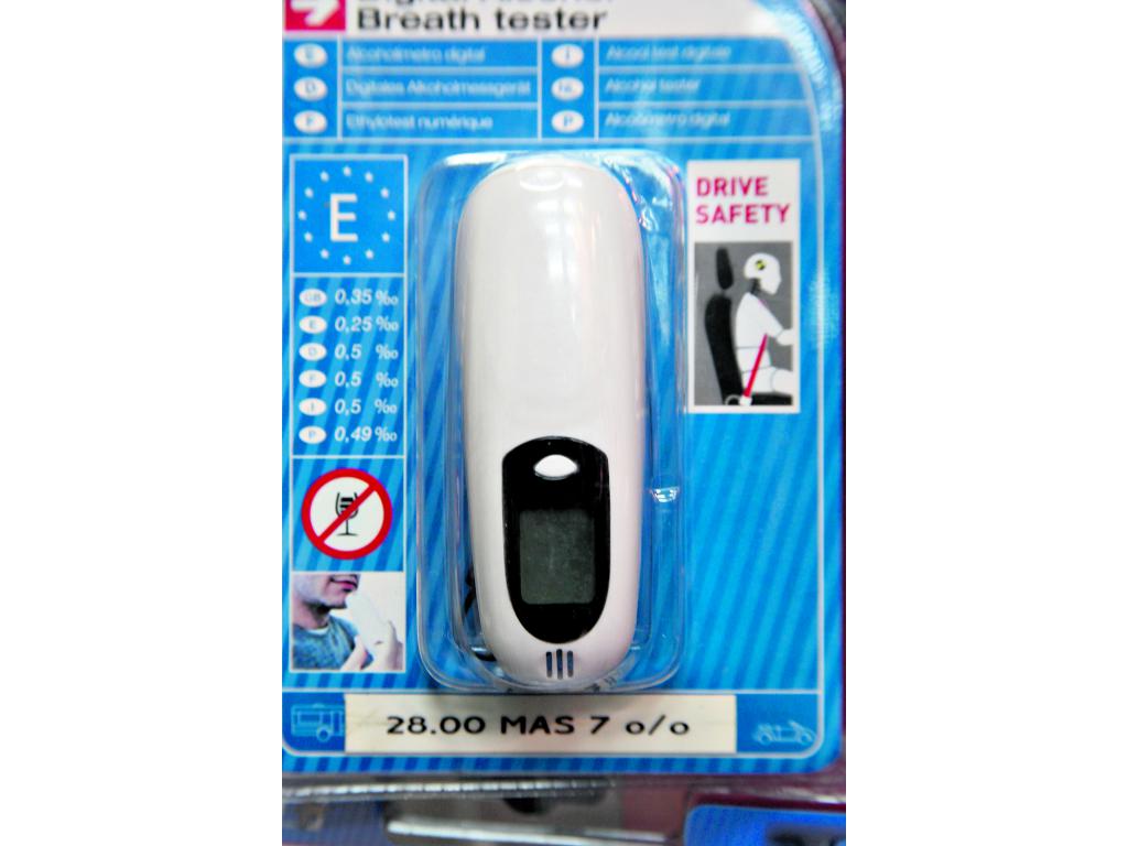 Novedoso. Medidor de porcentaje de alcohol personalizado para conductores, el cual evita que los automovilistas manejen en estado de ebriedad.()