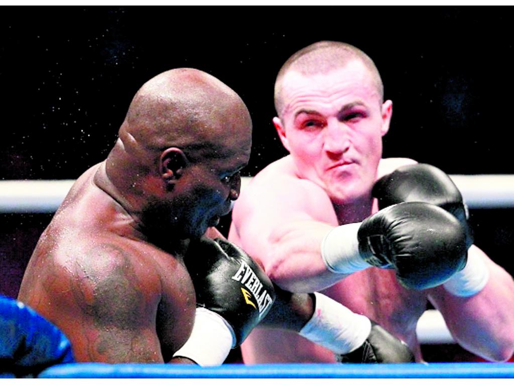 Peligro. Denis Lebedev (dcha.) es un gran pegador.(Archivo)