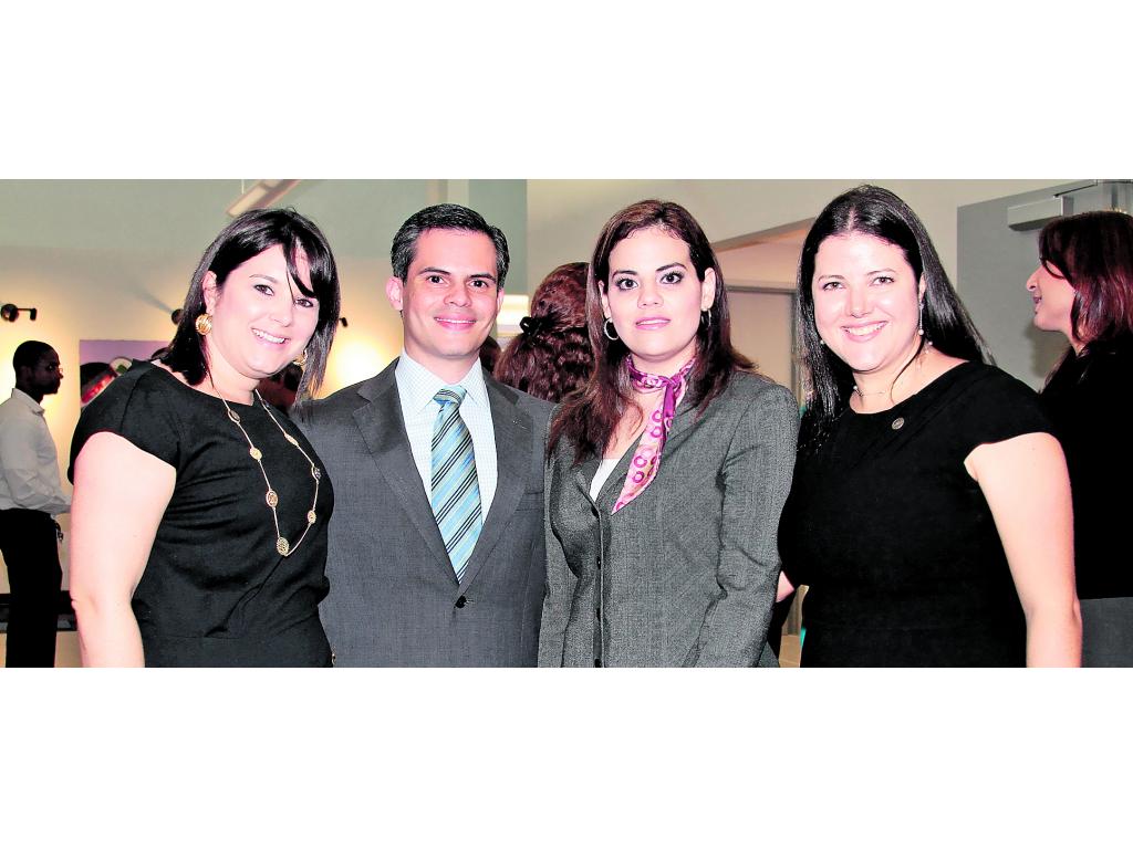 Denise Pascual, Rubén Morán, Gloria Cedeño y Karina Sanin.()