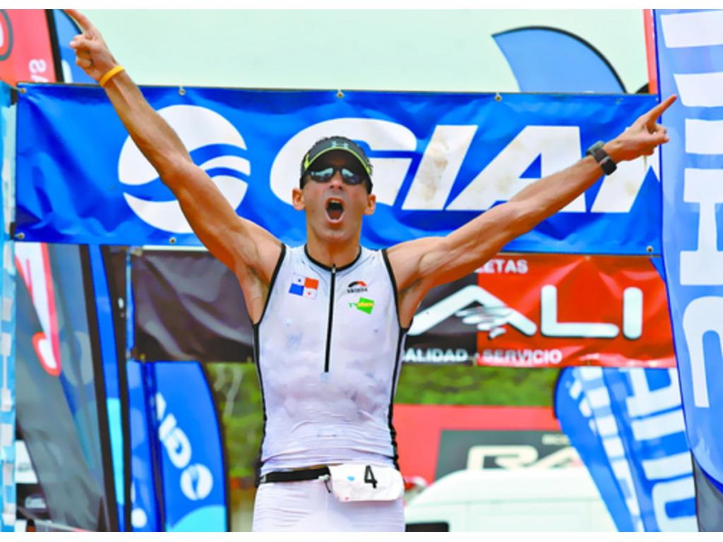 Por octavo año consecutivo, la colombiana Carmenza Morales _esposa de Ricardo Cardeño_se adjudica el podio del Triatlón Panamá Canal 113k.