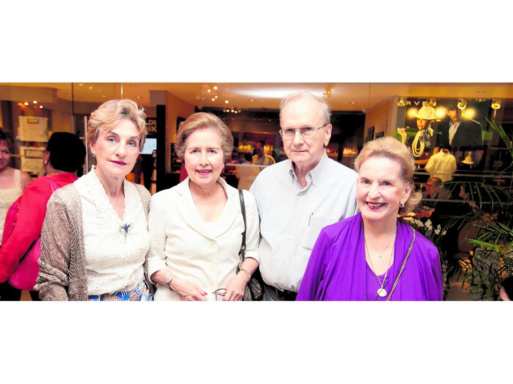 Ana María de Castillero, Itzel de Shroeder, Myron Shroeder e Ida Vallarino de Arias.()
