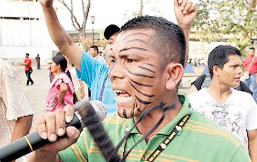 <p>Afuera se dieron protestas.</p>