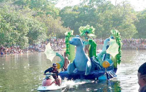 <p>Tradición. El paseo por el río Zaratí gustó mucho.</p>