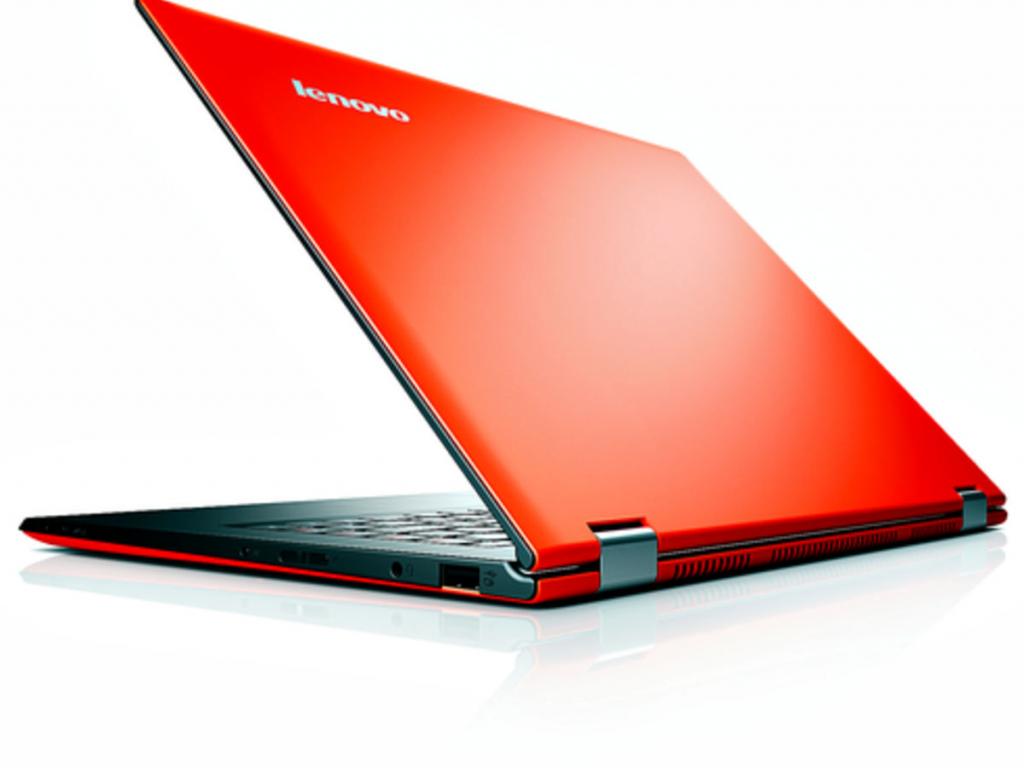 Comparado con versiones anteriores, en esta oportunidad en la parte estética, el Yoga Pro 2 se ve menos grueso, al parecer tiene menos capas y el marco de la pantalla es algo más grande, especialmente en la parte inferior.