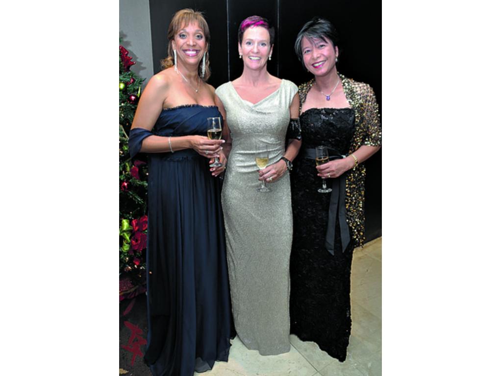 4. Yariela Anderson, Dawn Frosser y Cristina de Dowden.