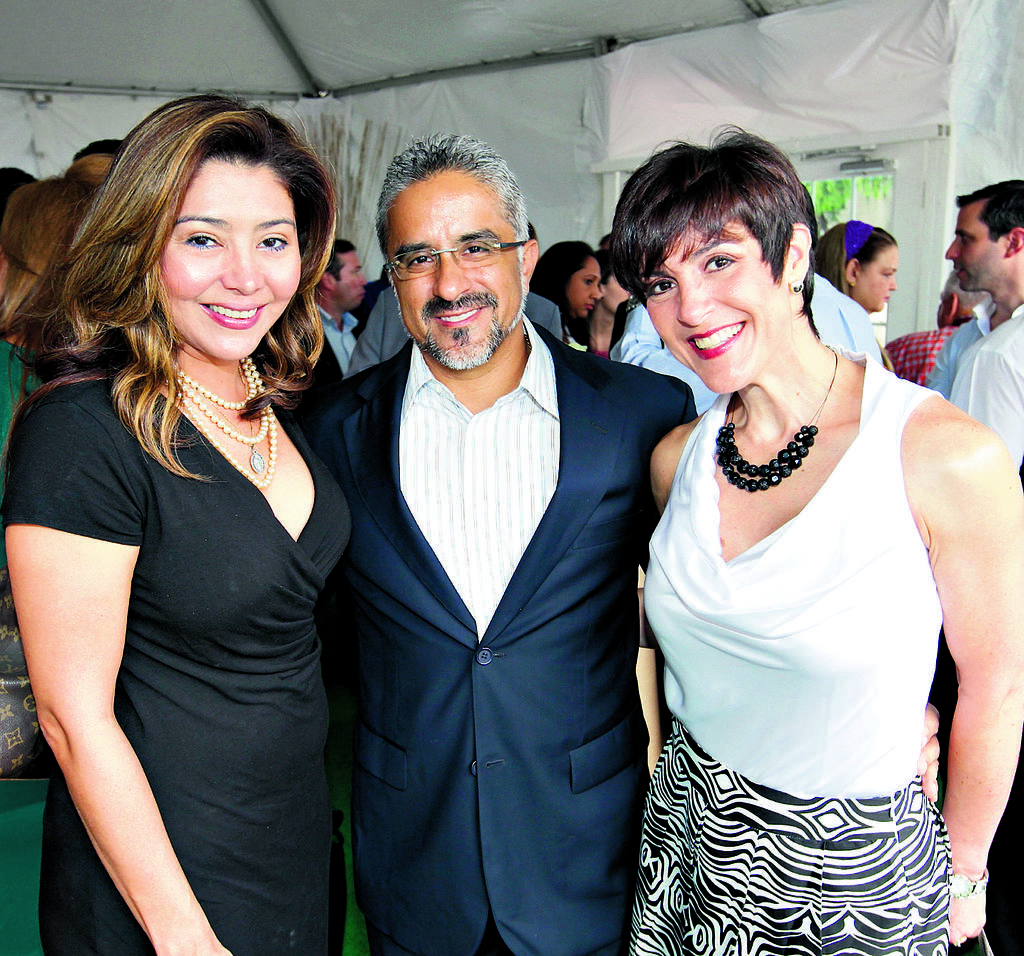 Lourdes Gallego, Aris de Icaza y Carmen Acevedo.()