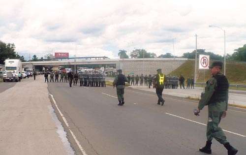 <p>Expectativa. El cierre de calles duró varias horas.</p>