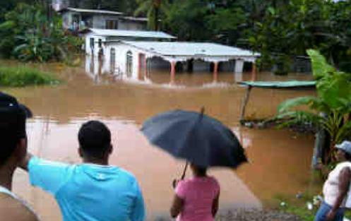 Se registran centenares de afectados por las fuertes lluvias. Foto/Delfia Cortez<br>