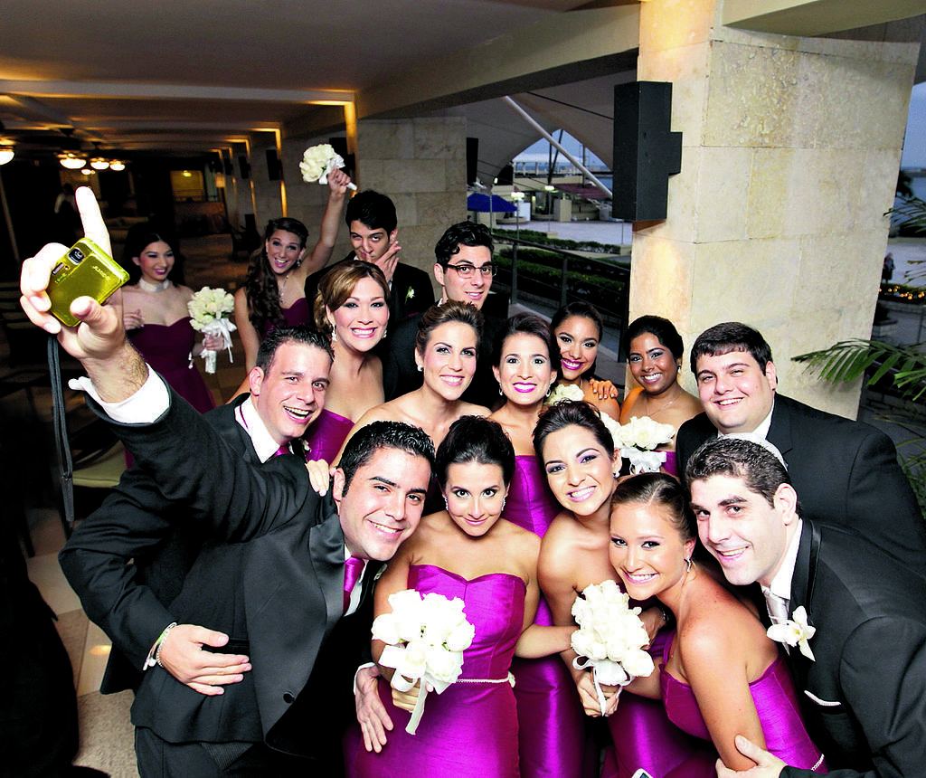 7. Damas y caballeros de Honor pasándola bien.