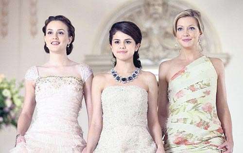 <p>Elenco. Leighton Meester (Meg), Selena Gómez (Grace), Katie Cassidy (Emma).</p>
