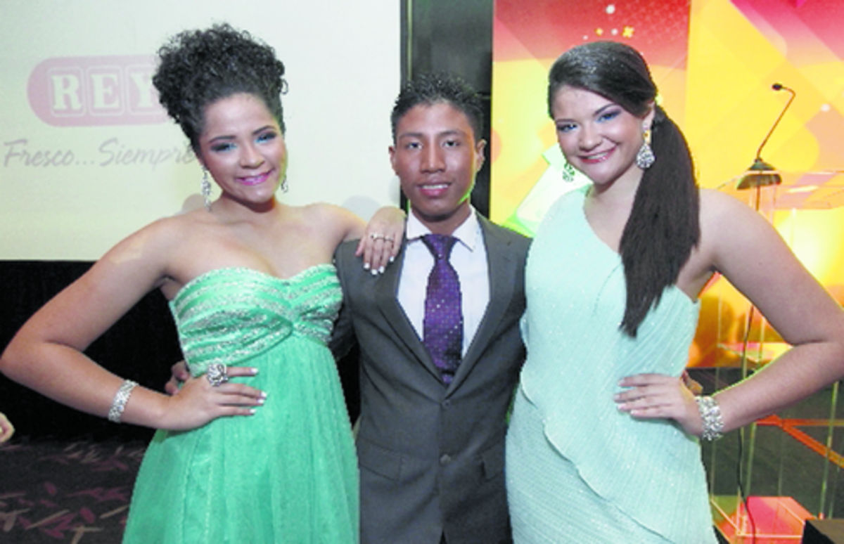 2. Irma Hernández, Jaime Méndez e Ivania Barrios.