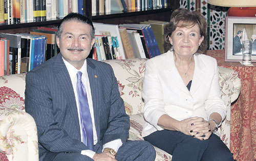 <p>Apoyo. Roberto Henríquez, canciller de Panamá, y Carmen Caffarel S., directora del Instituto Cervantes.</p>