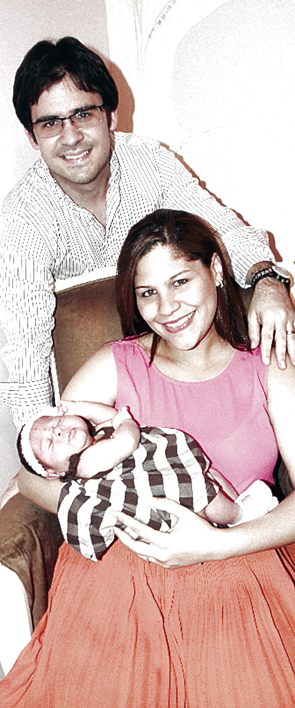 Familia. Mario y Konny son muy felices con la bebé.()