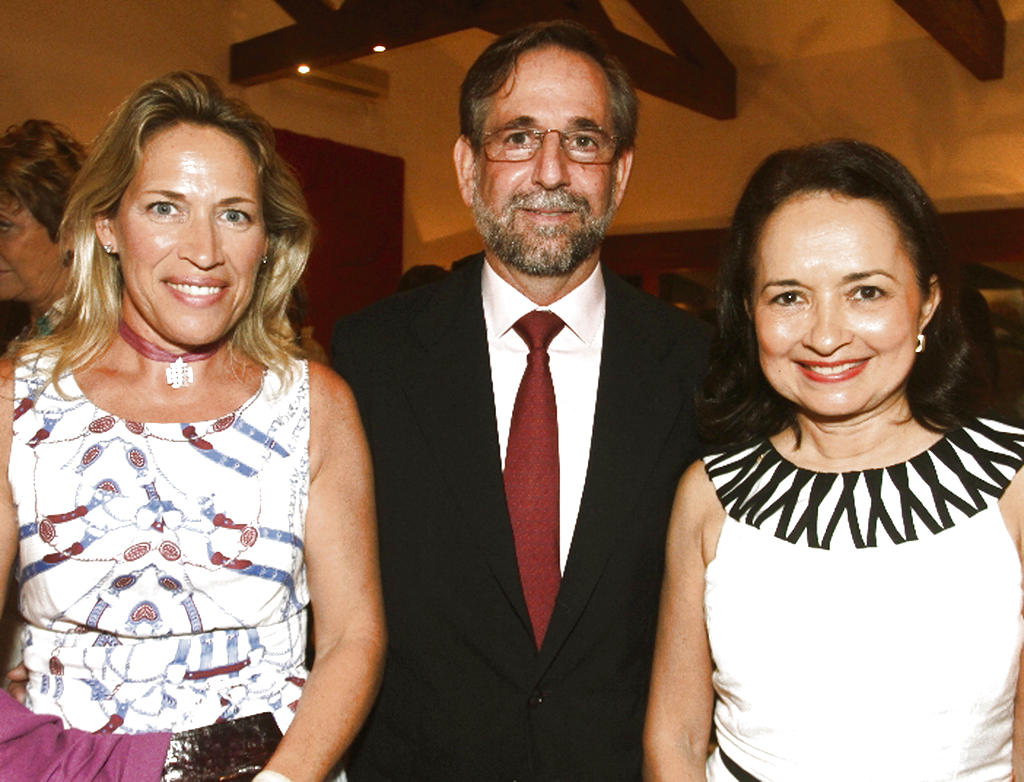 Rocío Caruncho, Juan Urquijo Márquez y Mariela Sagel.()