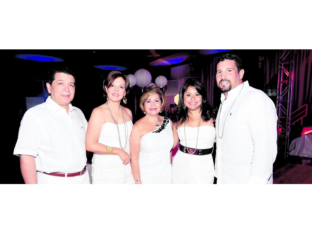 Aurelio Barría, Patricia Barría, Ida de Vargas, Meredith Vargas y Guillermo Ortíz.()