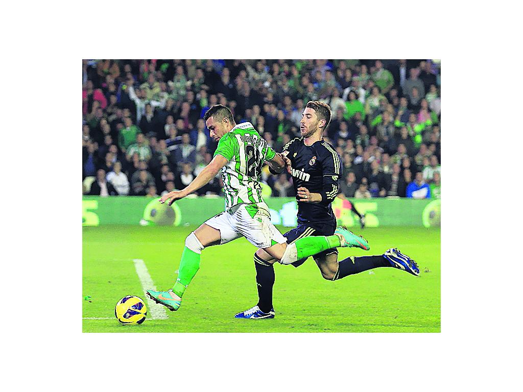 Concentrado. Sergio Ramos (dcha.) jugó un buen partido.(AP)