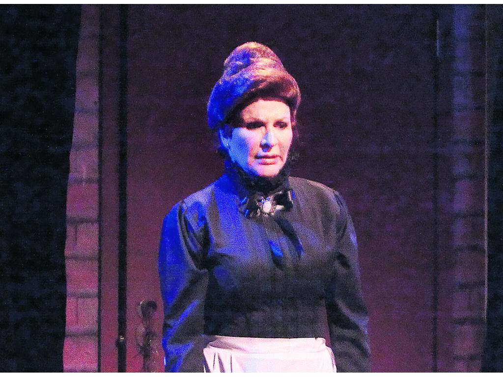 Desde 1987 hace teatro. Actuó en o Magnolias de Acero (2008) y Las mariposas son libres (2010).()